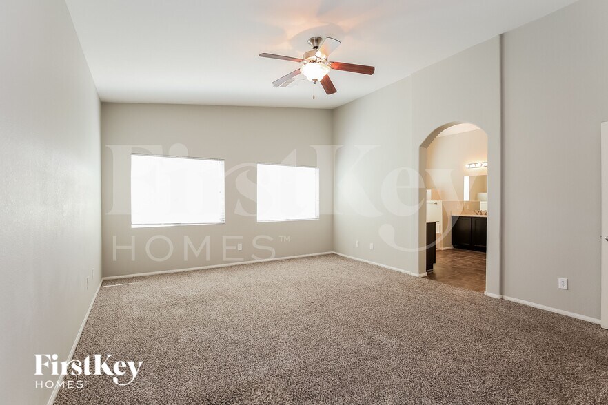 Building Photo - 6137 River Belle St