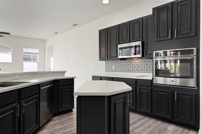 Building Photo - 6121 46th Ln E