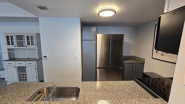 Building Photo - 275 NE 18th St