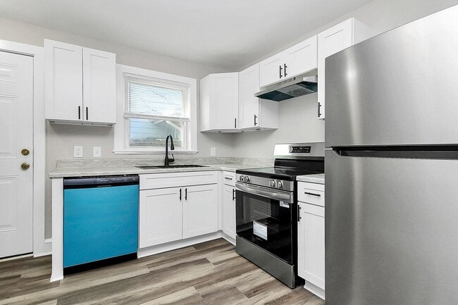 Building Photo - Beautifully Updated Duplex Near NoDa!!