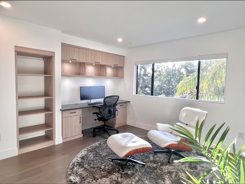 Building Photo - 6077 Hargis St