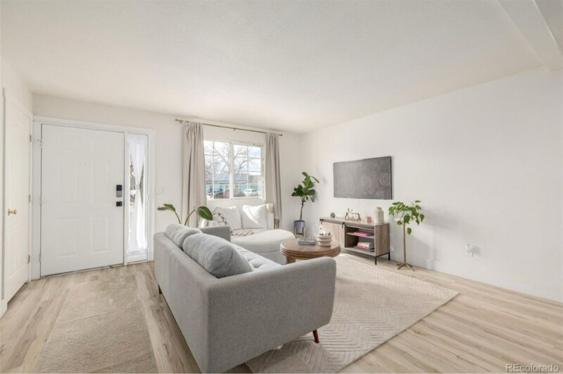 Building Photo - 16397 E Wyoming Dr