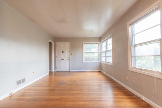 Building Photo - 5412-5420-5420 NE 9th Ave