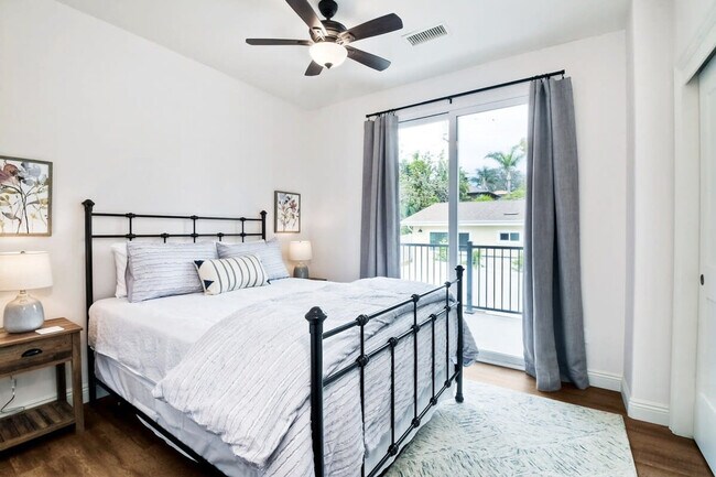Building Photo - 541 San Dieguito Dr