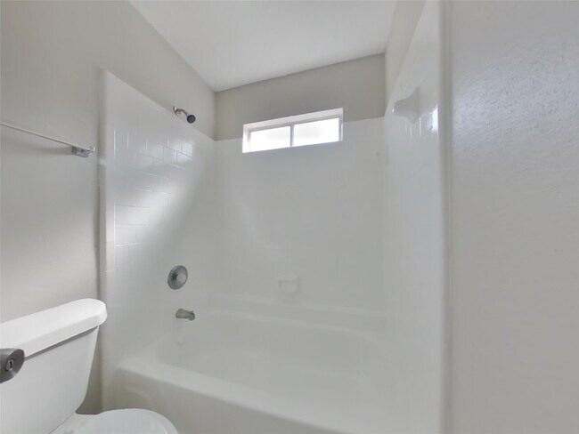 Building Photo - 6922 Clee Ln