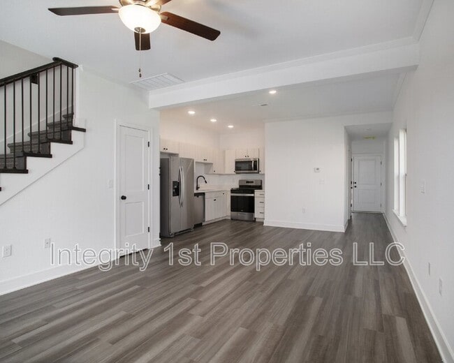 Building Photo - 8831 N Helena Ave