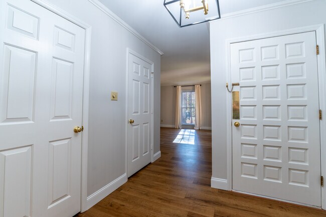 Building Photo - 5603 Ventura Dr