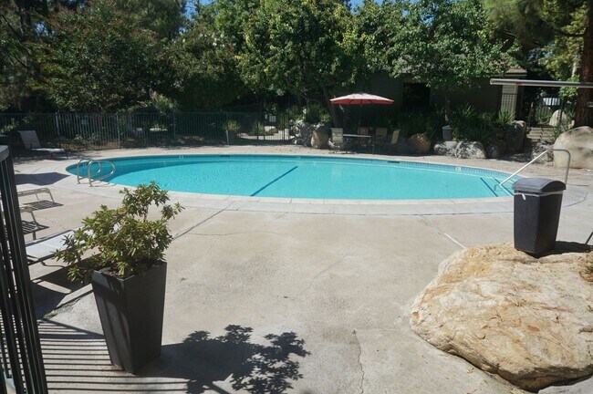 Building Photo - Wonderfully Remodeled 1 Bedroom with Stunn...