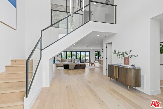 Building Photo - 18101 Green Meadow Dr