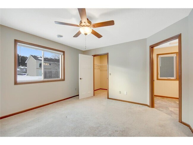 Building Photo - 463 Martin Way