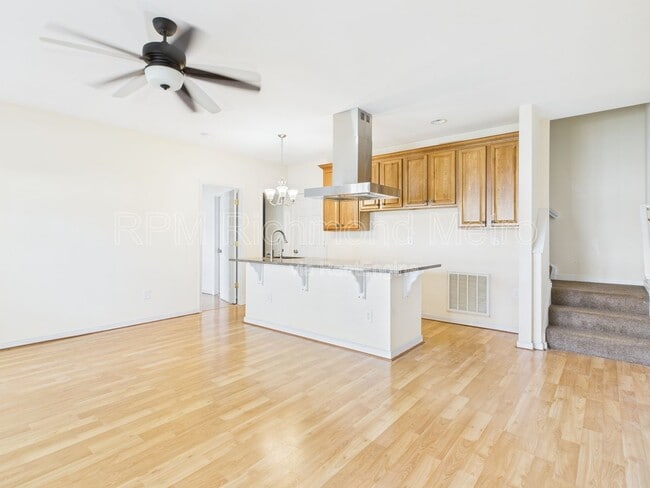 Building Photo - 656 Abbey Village Cir