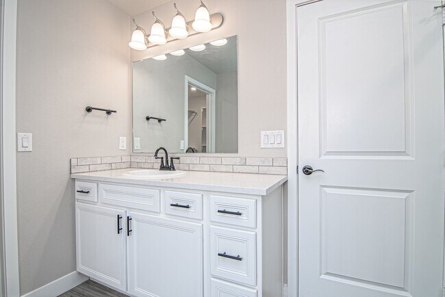 Building Photo - 2408 Outlaw Ct