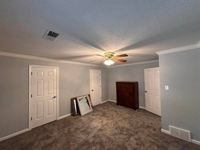 Building Photo - 9118 Fox Ridge Rd