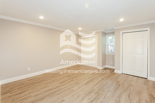 Building Photo - 3810 E 53rd Terrace