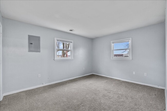 Building Photo - 925 2nd Ave E