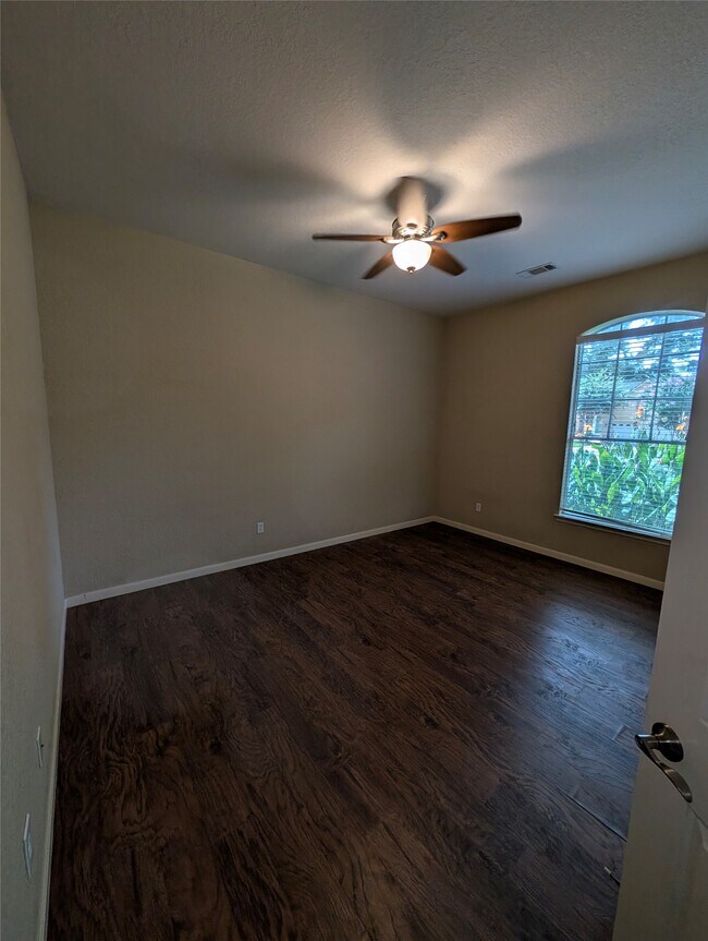 Building Photo - 10114 Crescent Bluff Ln