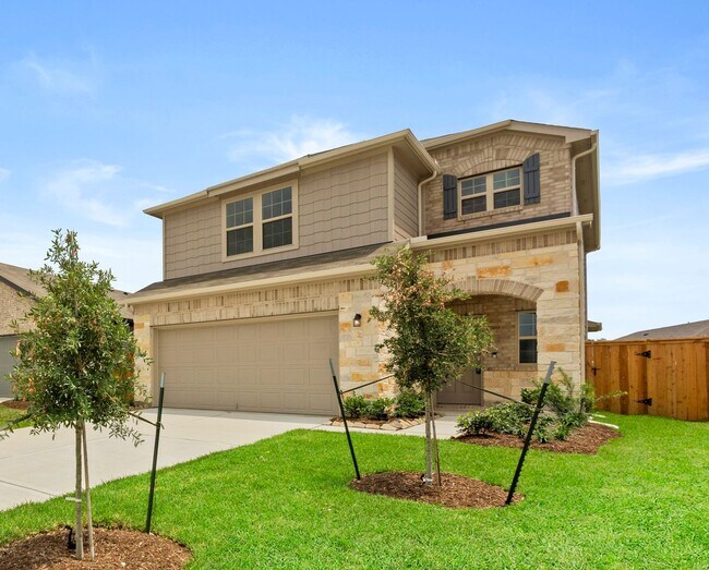 Building Photo - Move-In Ready New Build with Spacious Back...