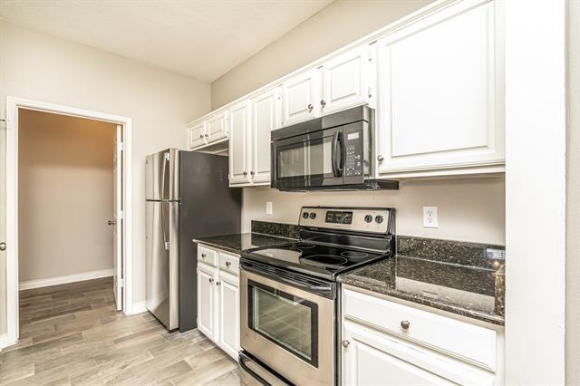 Building Photo - 7006 Cottonwood Cir