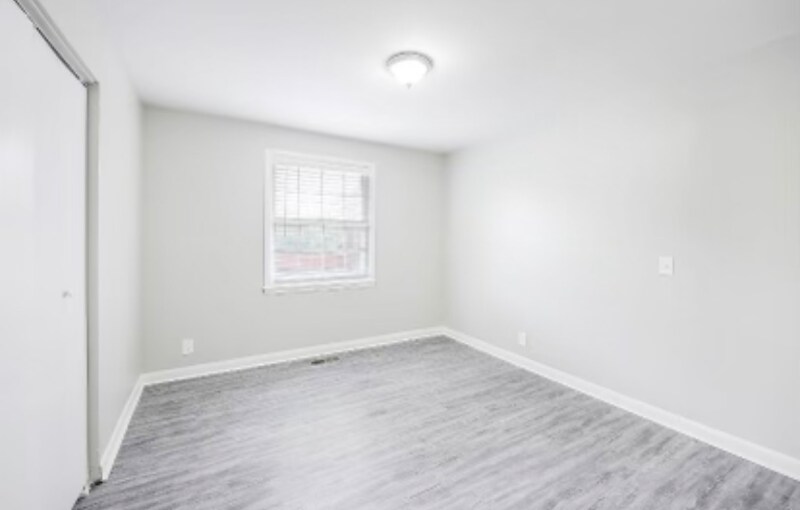 Building Photo - 673 Des Moines Dr