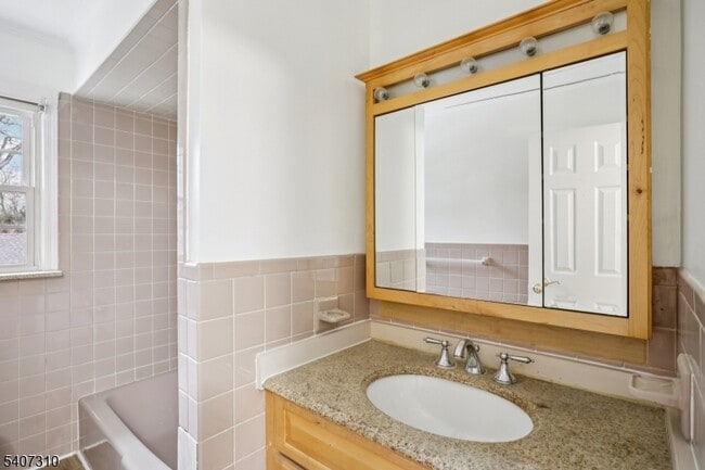 Building Photo - 254 Darlington Ave