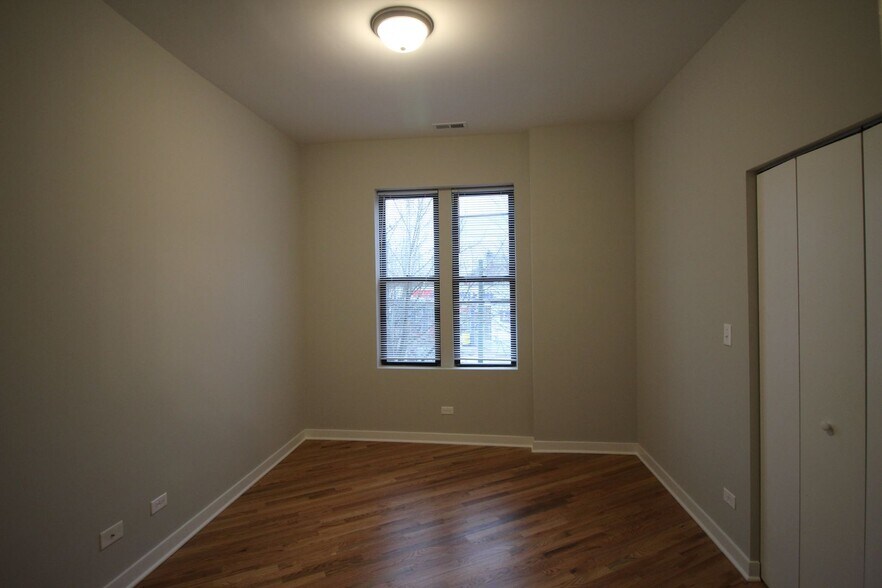 Building Photo - 4200 N Milwaukee Ave
