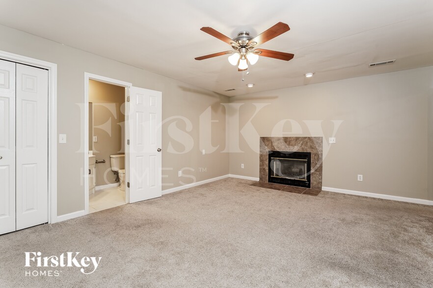 Building Photo - 4512 Princess Dr