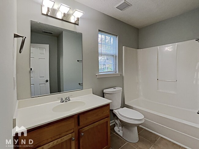 Building Photo - 3730 Glenwood Dr