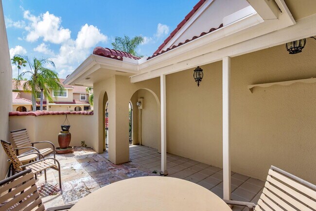 Building Photo - 807 Windermere Way