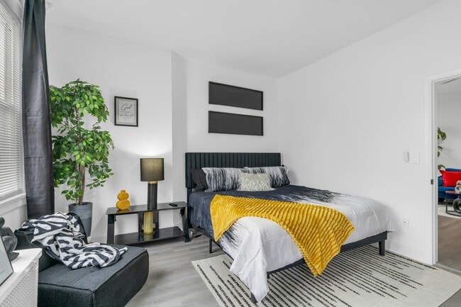 Building Photo - 68 Pine St