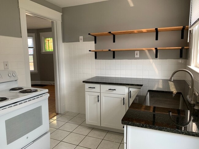 Building Photo - Norwood Duplex W/ Driveway Parking