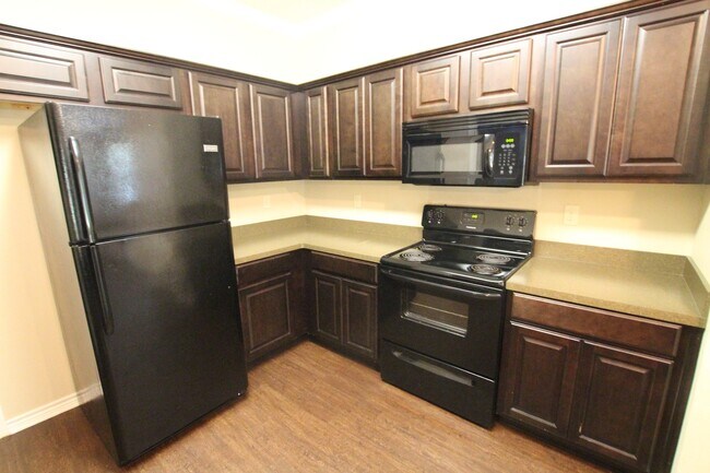 Building Photo - Gorgeous 3 Bedroom Home in The Ranch Subdi...
