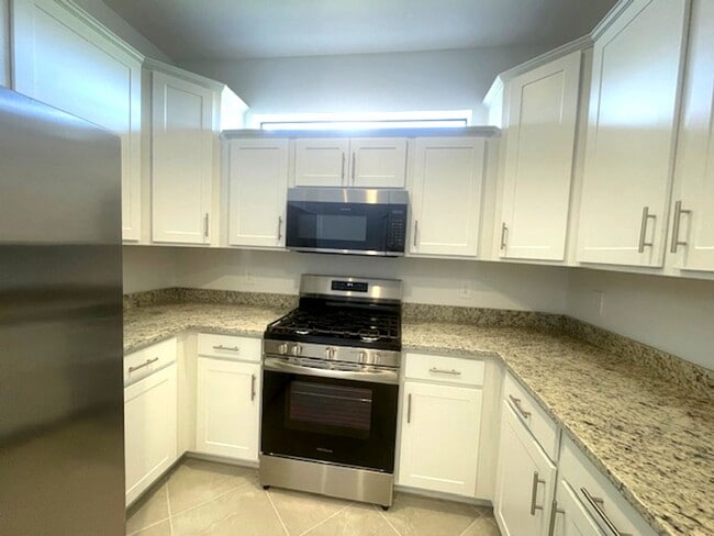 Building Photo - New Construction 2 Bedroom PLUS a Home Office Available in Lorraine Lakes