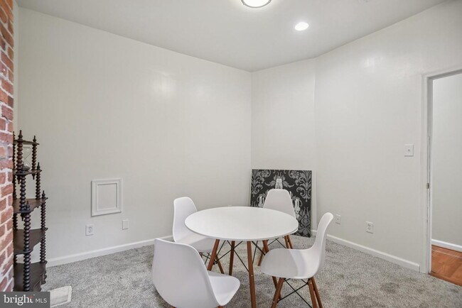 Building Photo - 321 Elm St NW