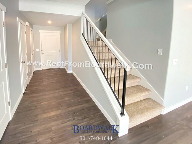 Building Photo - Single Family Home In Beautiful Community!