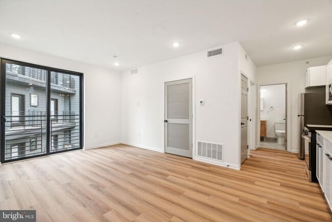 Building Photo - 2039 N Front St