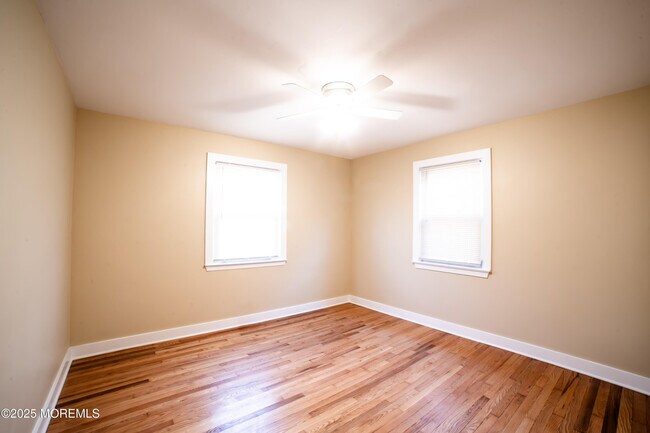 Building Photo - 341 David St