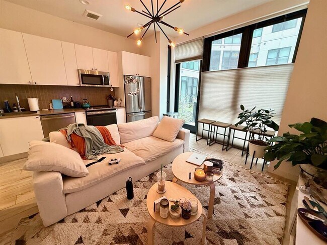 Building Photo - 800 Embassy Dr