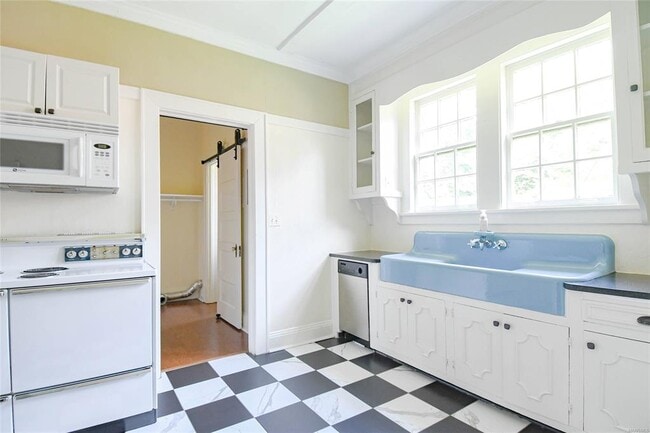 Building Photo - 1451 Watson St