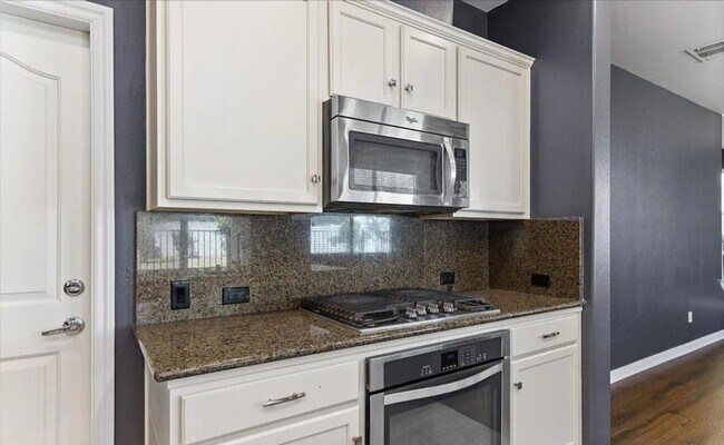 Building Photo - Adorable Home For Rent