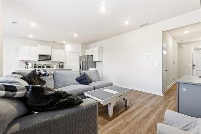 Building Photo - 265 Lauritsen Way