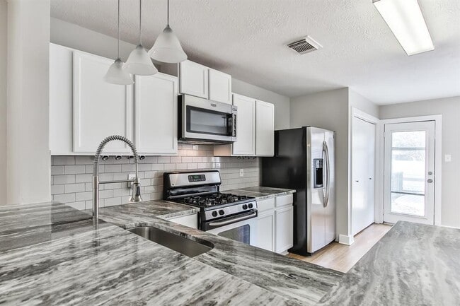 Building Photo - 6219 Spruce Bough Ct