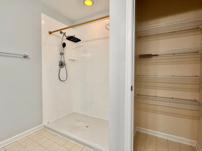 Building Photo - 145 Holly Hill Dr