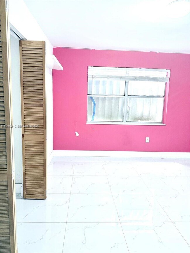 Building Photo - 1401 NE 191st St