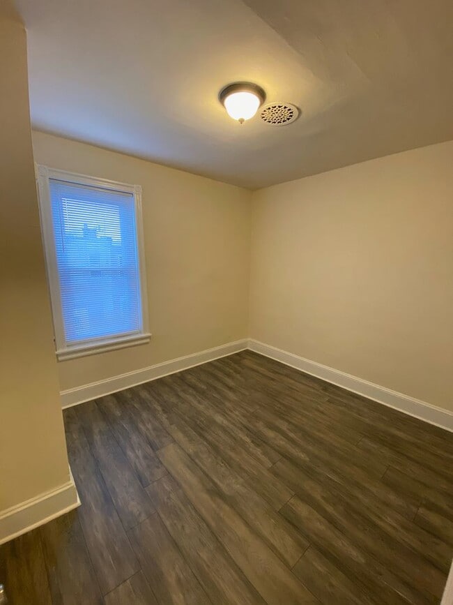 Building Photo - 547 S Redfield St