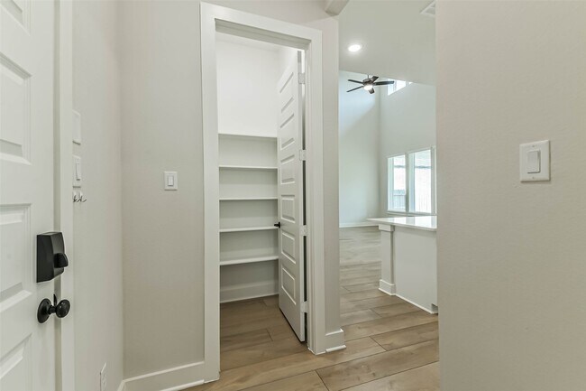 Building Photo - 9243 Trimble Lndg Dr