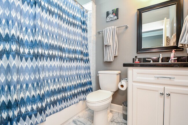 Building Photo - 2109 Bidwell Dr