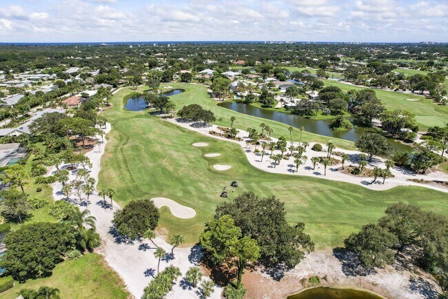 Building Photo - 18081 SE Country Club Dr