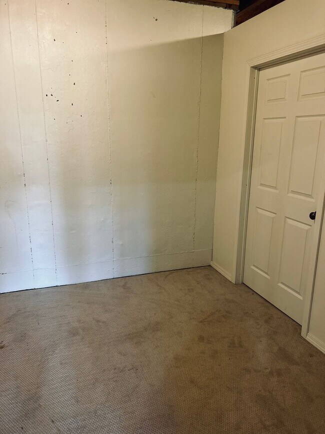 Building Photo - Gorgeous Home Located on Rivercut Golf Cou...