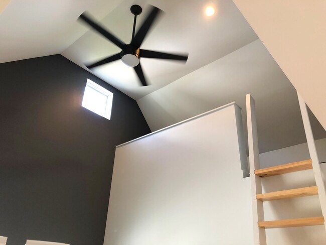 Building Photo - 2147 North Pennsylvania Street