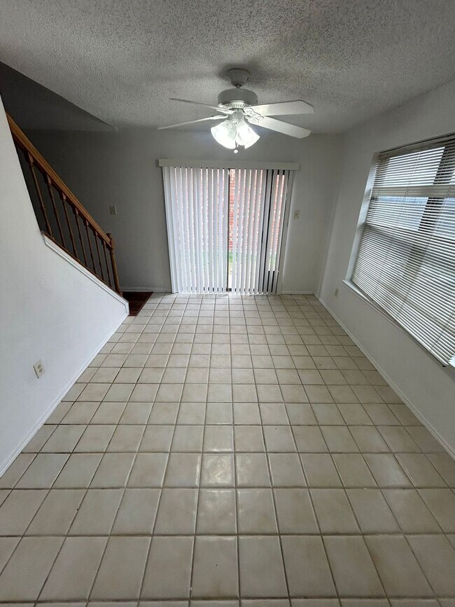 Building Photo - 1305 White Lake Dr